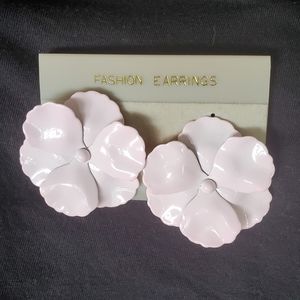 VTG Fashion Pink Metal Flower earrings - New Never worn